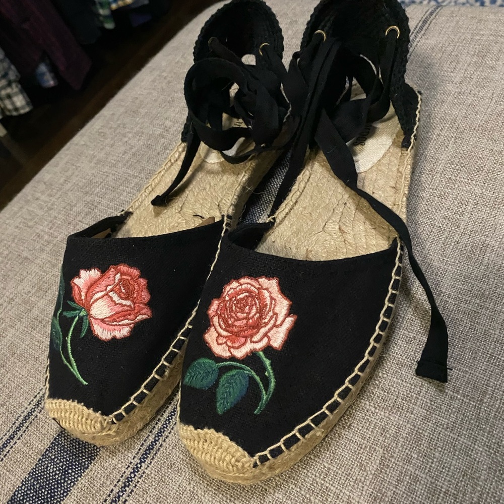 SOLUDOS espadrilles with laces, black with roses 🌹 size 10
